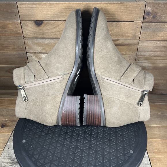 Blondo Womens Sz 8 Stacy Buckle Waterproof Suede Ankle Buckle Bootie/Side Zip - Picture 9 of 10